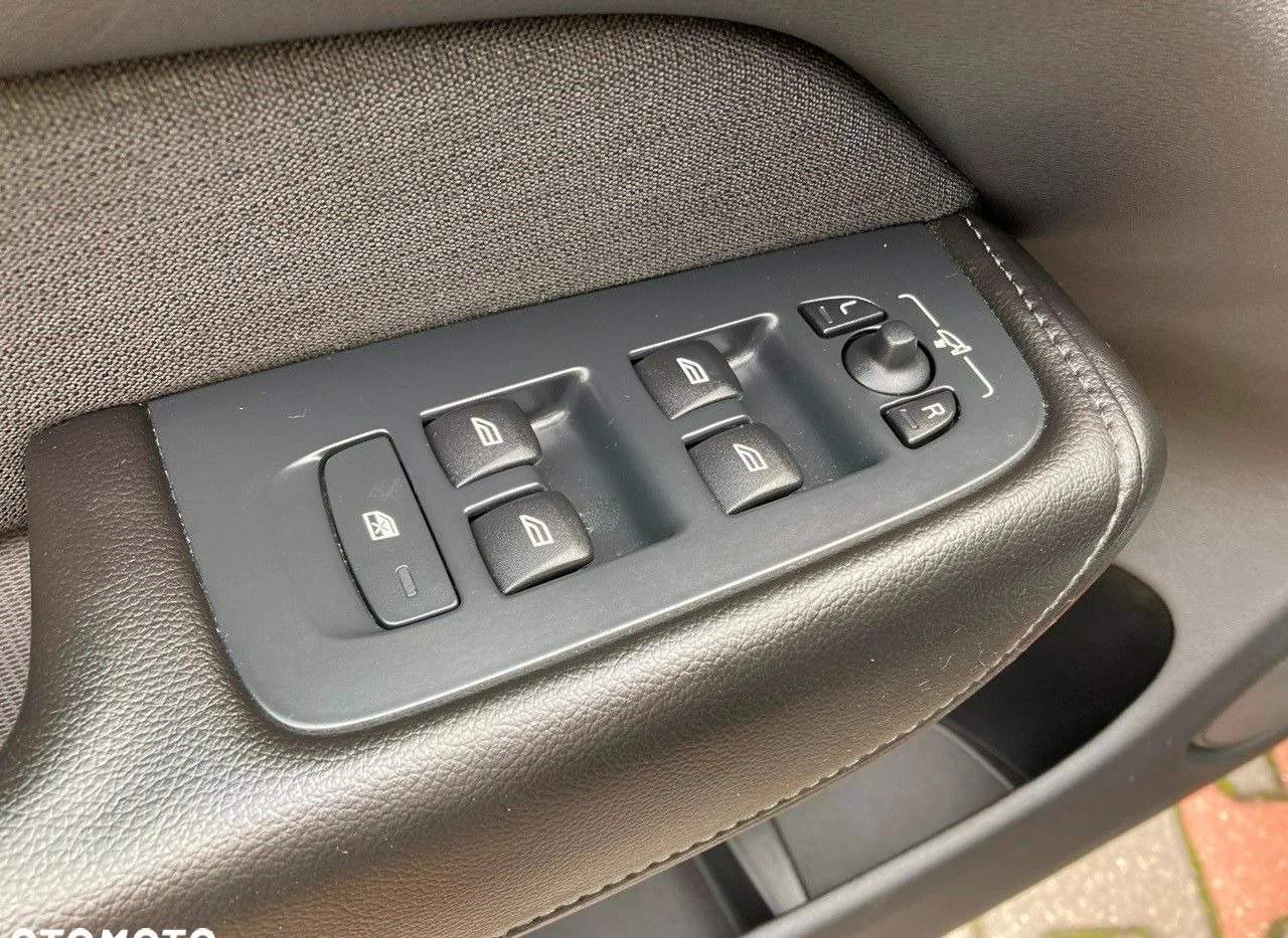 Volvo XC 60 cena 118900 przebieg: 141000, rok produkcji 2018 z Konstantynów Łódzki małe 529